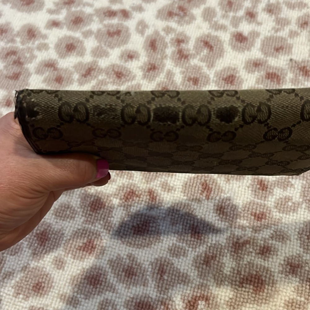 Authentic Gucci wallets - Picture 13 of 14